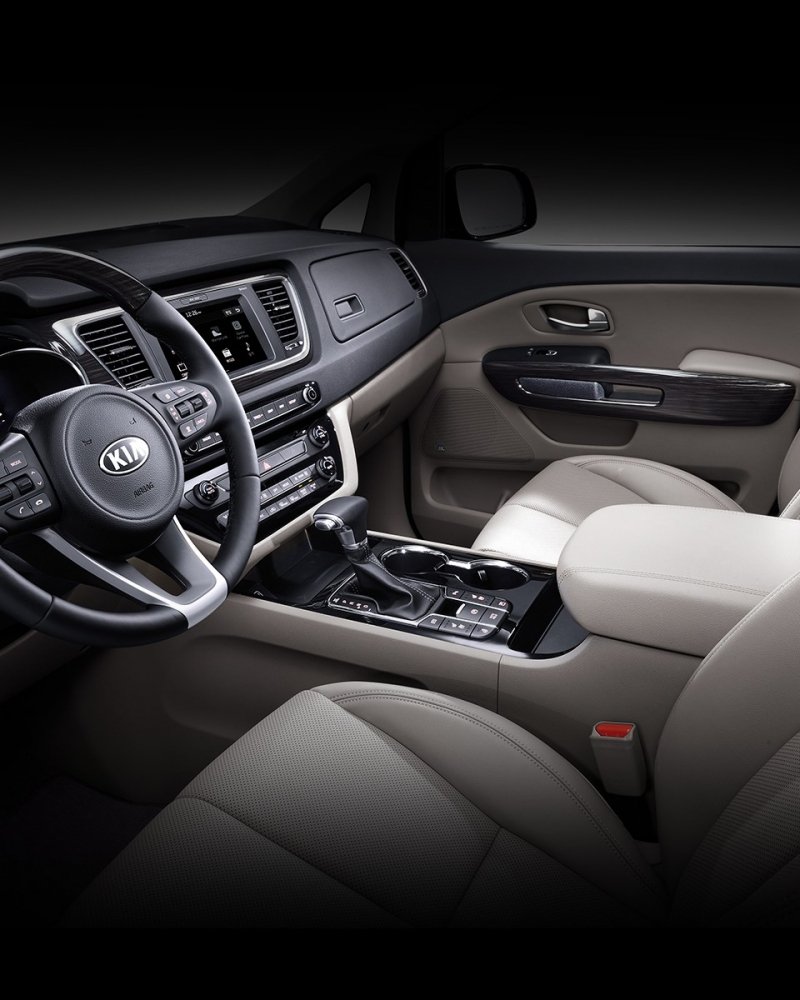 ايجار فان عائلي كيا كرنفال الجديد للحجز 00201207056289