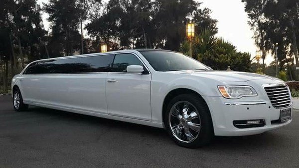 ايجار سيارة كرايسلر c300 في مصر للزفاف والسياحة 1 ايجار سيارة كرايسلر c300 في مصر للزفاف والسياحة